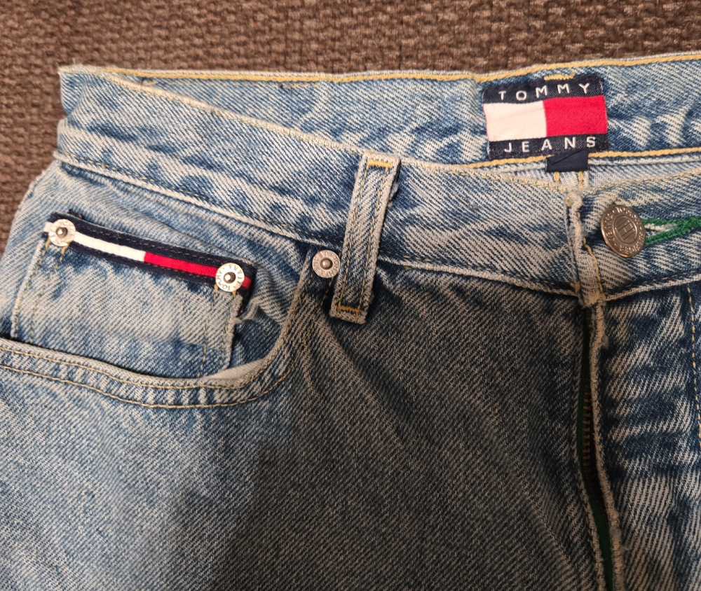 Tommy Hilfiger Distressed Denim Jeans in Light Blue